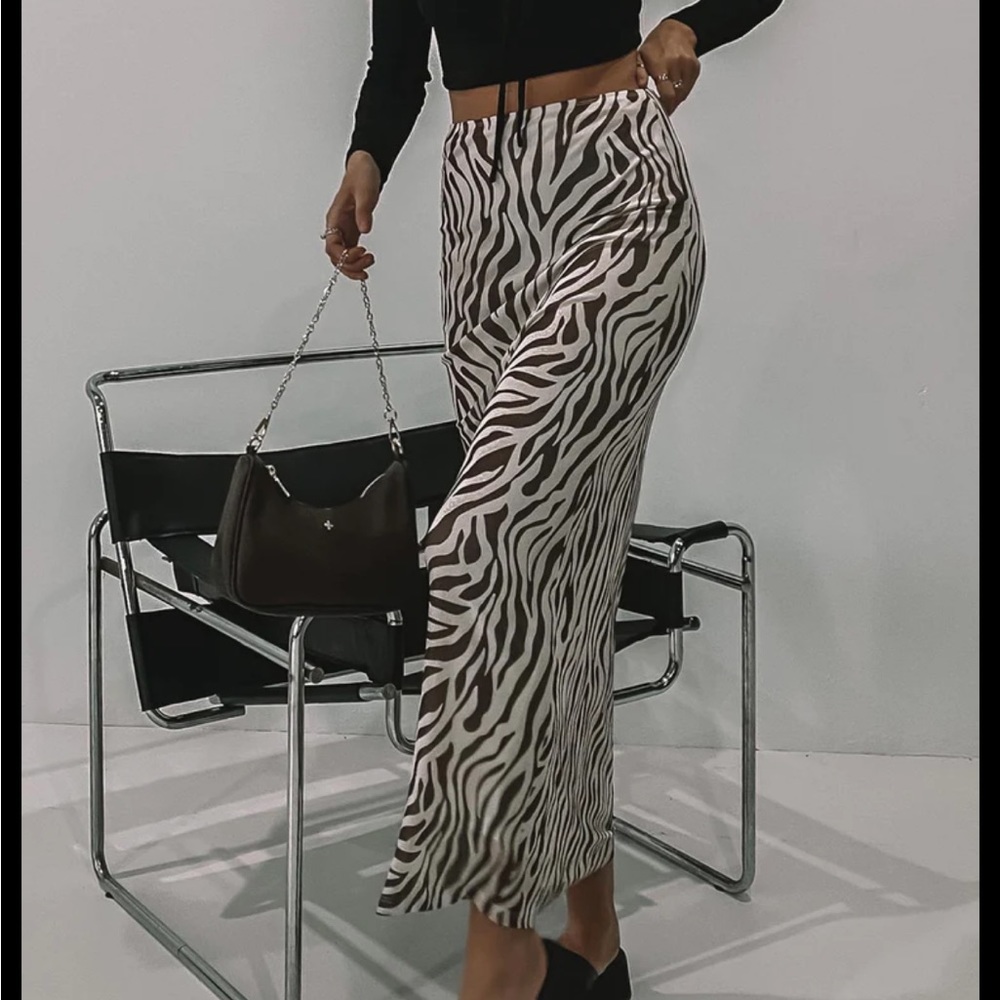 Aiesha maxi skirt beige NWT